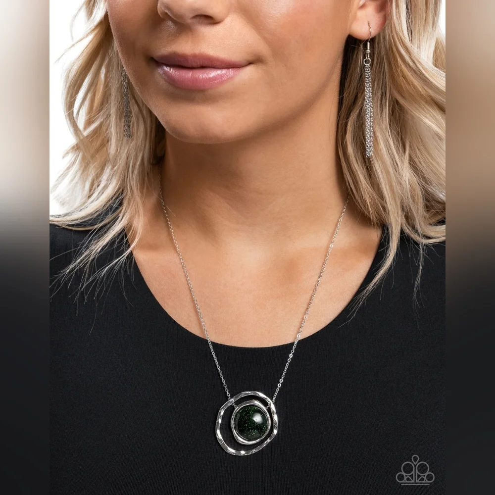 Gentle Glitter Necklace